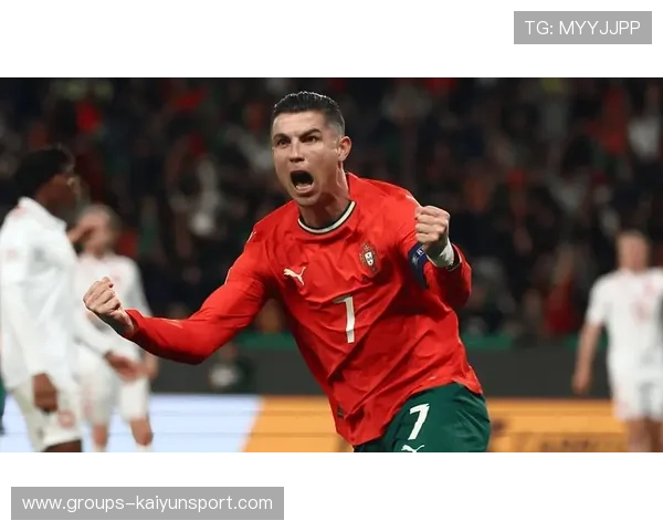 C罗点球稳稳罚入,葡萄牙庆祝胜利回家 C罗点球稳稳罚入,葡萄牙庆祝胜利回家