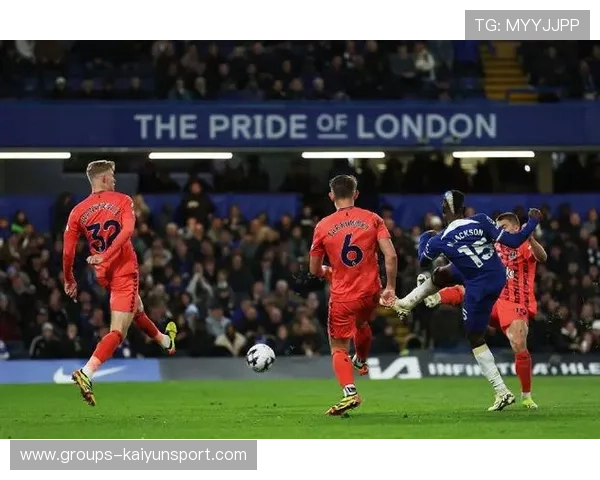 切尔西禁区内的混战由补射决定胜负 切尔西禁区内的混战由补射决定胜负