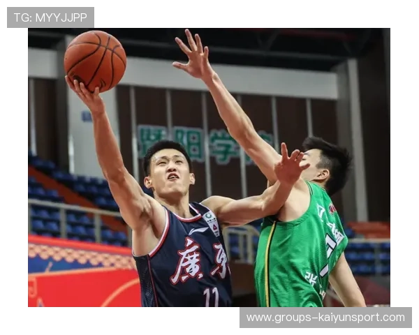 CBA吉林快攻三线推进暴扣直接点燃替补席：无与伦比的激情瞬间