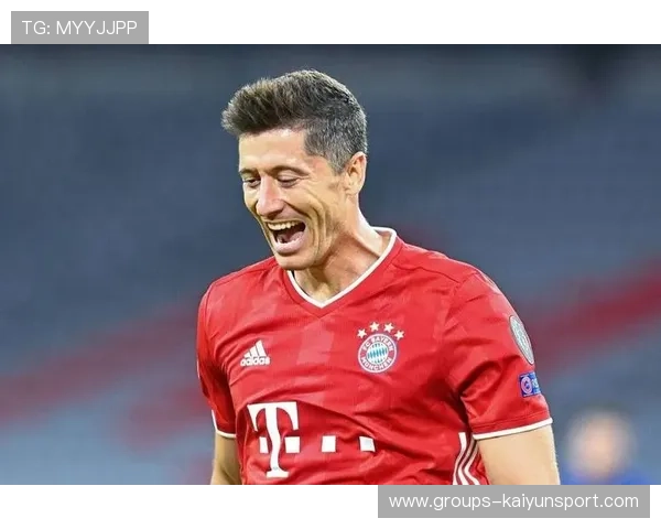 拜仁替补火力全开，莱万终场前再添一球