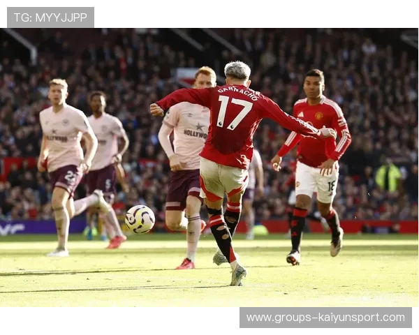 曼联左路形成大空档，加纳乔抽射破网