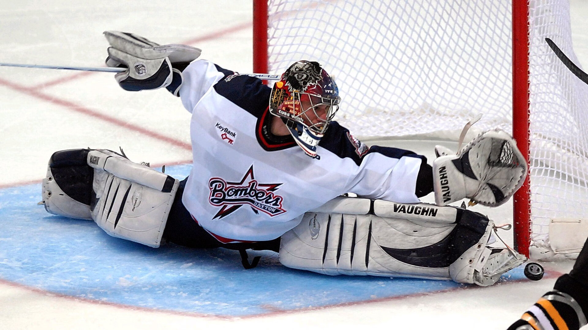 亚洲羽毛球锦标赛男单争夺激烈，国羽选手纷纷晋级四强，亚洲羽毛球冠军